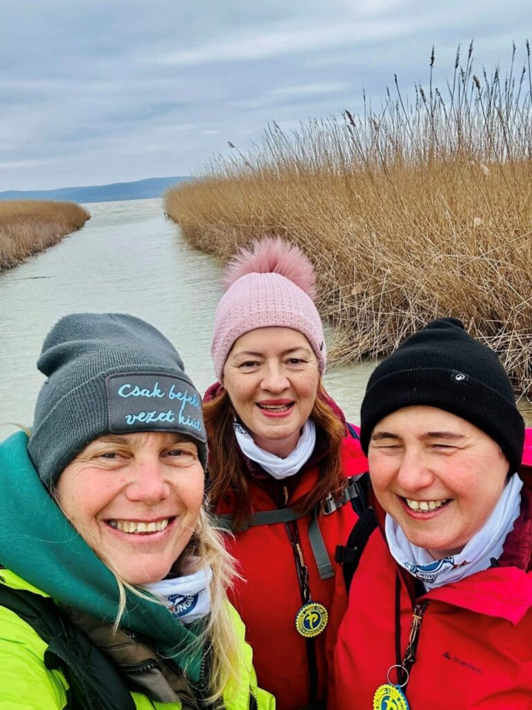 Erzsébet and her friends are cheerfully making their way toward their goal